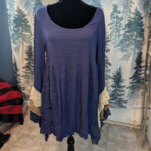 💜 Elegant Lace Bell Sleeve Blouse – Size Small 💜